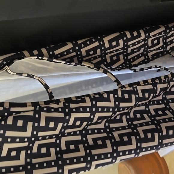 NWOT Peek-a-Boo Side Mini - Picture 3 of 3